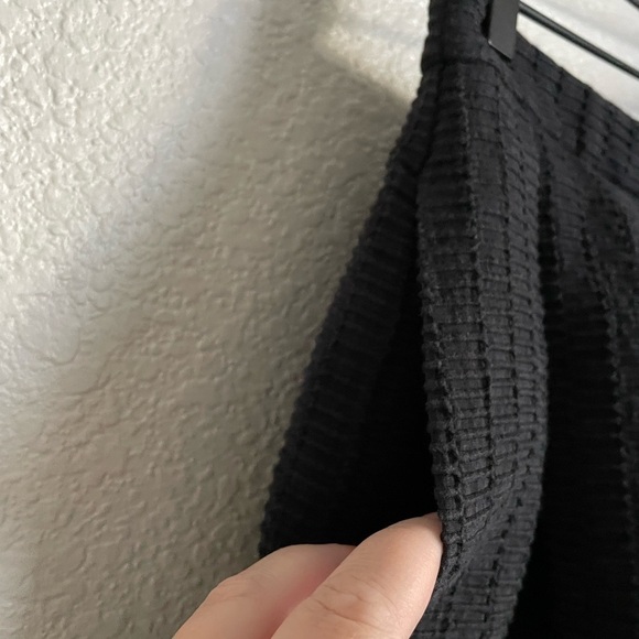 Armani Exchange Women’s Textured Pleated A-Line Skirt 2 Black - Picture 4 of 12